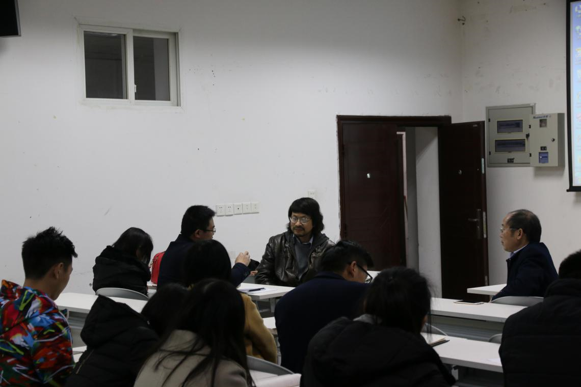 美国科学院何胜阳院士与研究室研究生进行学习交流