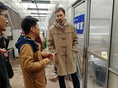 Nemo Peetres 研究员参观研究室室外实验基地