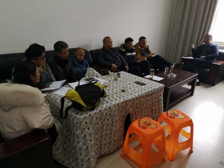 研究室成员赴正安基地进行项目对接和基质拌菌工作