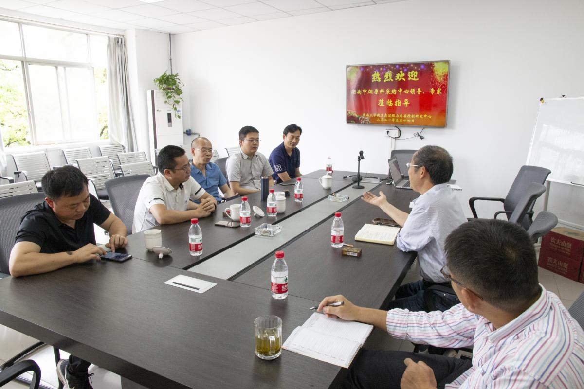 湖南中烟原料采购中心领导、专家到研究室工作交流