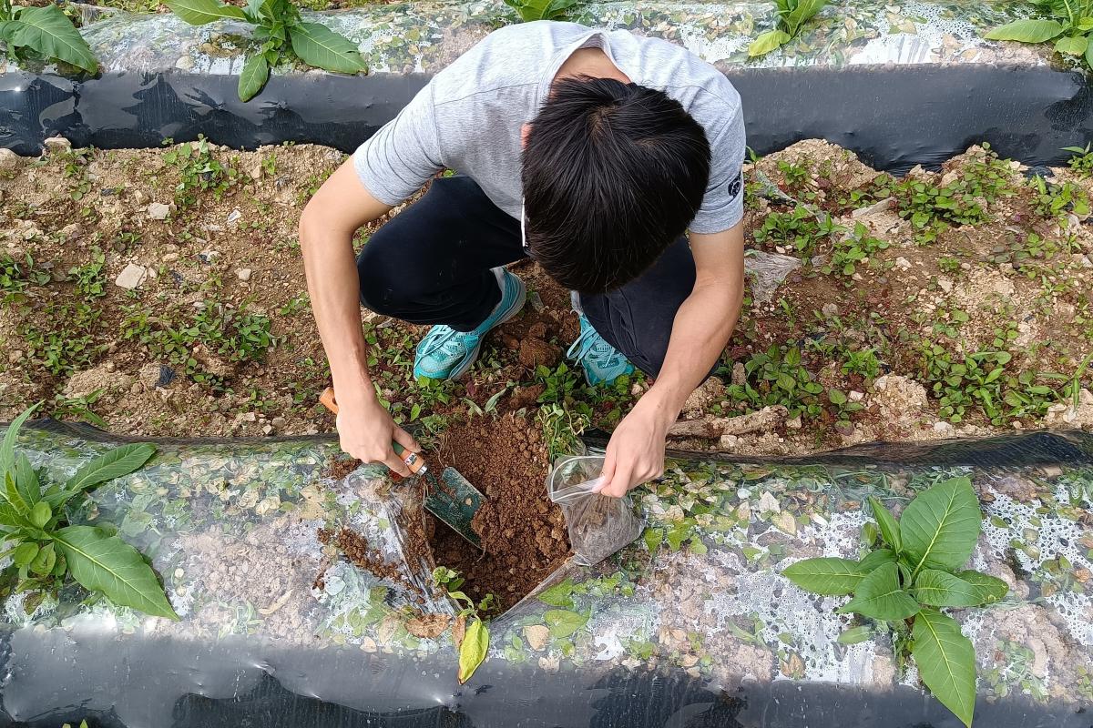 烟草植保团队前往渝东南地区开展土壤样品采集工作