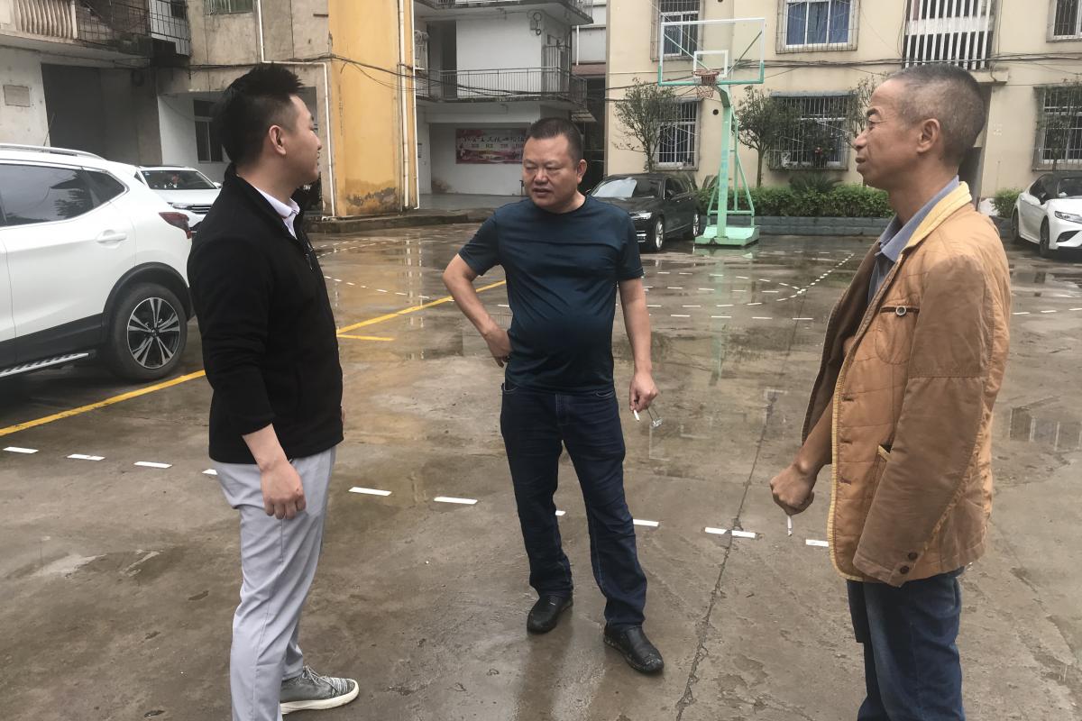 图4  同高原副经理交流工作.jpg