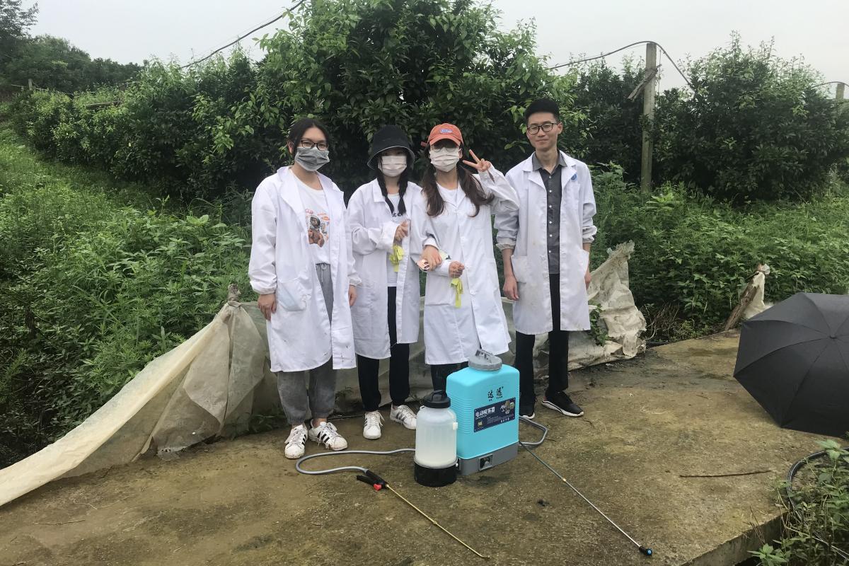 图4  小组成员在完成试验之后合影.jpg