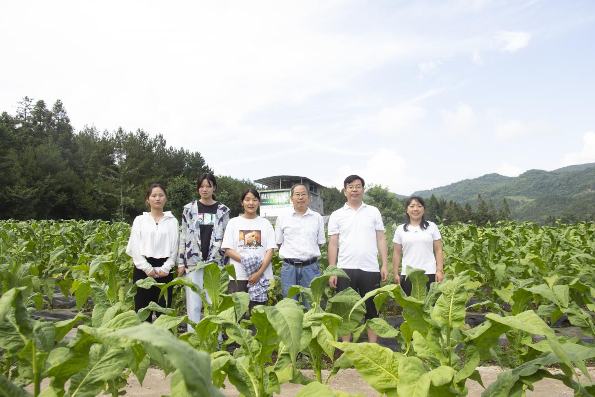 图4  全体人员合影留念.jpg